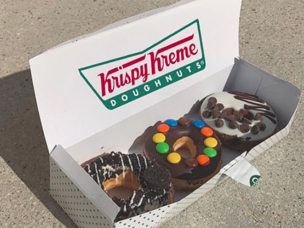 甜甜圈控怎能錯過？ Krispy Kreme 推出跨界三聯名，滿足熱愛巧克力的你！