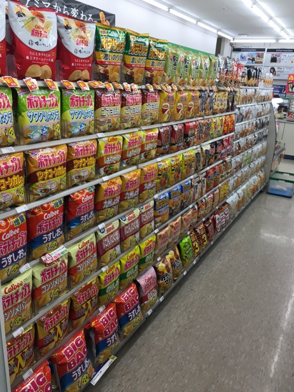 日本超商店員展現超美「架上整理技術」　網友：太整齊反而不好意思買...