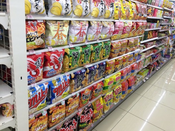 日本超商店員展現超美「架上整理技術」　網友：太整齊反而不好意思買...