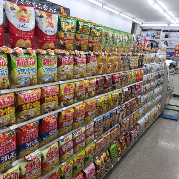 日本超商店員展現超美「架上整理技術」　網友：太整齊反而不好意思買...