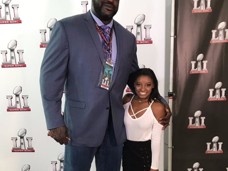 145 公分「體操女王」西蒙拜爾斯遇上 Shaq 最驚人身高差嚇壞網友!