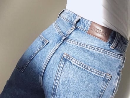 復古牛仔造型強勢回歸，Monki 釋出春季新興牛仔單品造型照！