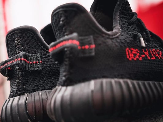 每週鞋報：2017 年的首雙YEEZY BOOST 350 要來了，余文樂中了聯名的毒這次又找到VANS 做了兩雙鞋