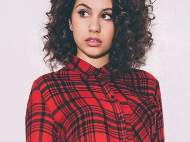 神模仿！新生代唱將「Alessia cara」於〈吉米法倫今夜秀〉完美揣摩 Nicki minaj 