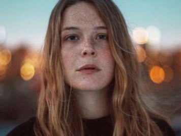 連菲董也著迷的個性女聲!雀斑酷酷女「Maggie Rogers」將用 Folk 引領世界舞動