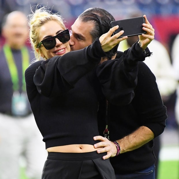 女神卡卡被爆有新歡了！兩人在超級盃上大方自拍放閃超可愛