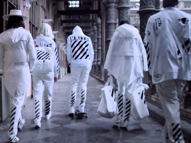 OFF-WHITE 斑馬紋再襲!2017 年「春」裝乍現一次看個夠
