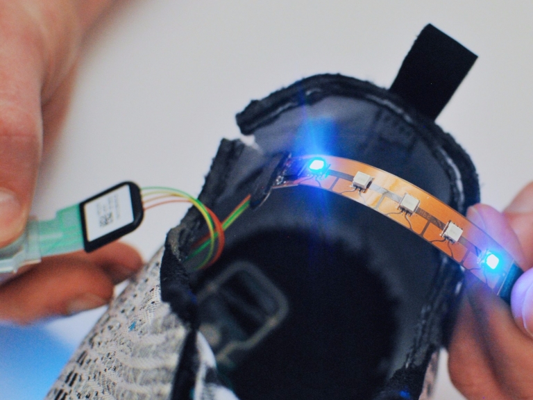 解剖自動綁鞋帶神鞋！Nike HyperAdapt 內部構造原來長這樣