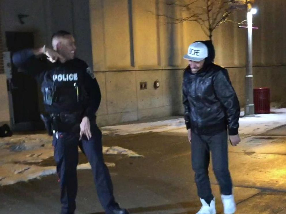 超帥視頻:加拿大警察身手不凡,即興跳街舞爆紅網絡!