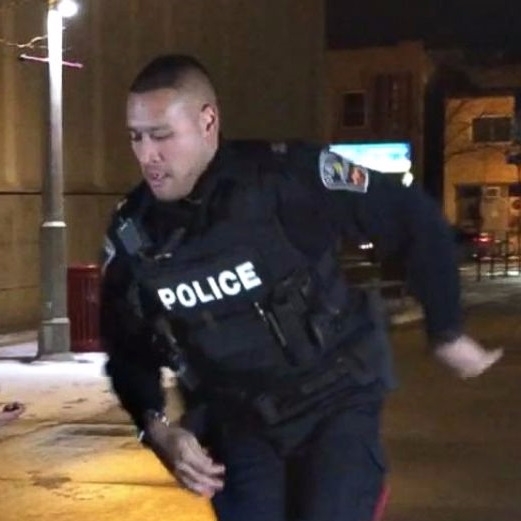超帥視頻：加拿大警察身手不凡，即興跳街舞爆紅網絡！