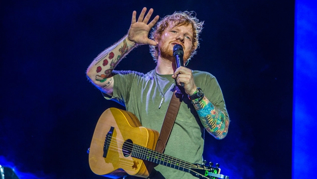 瘦身成功！紅髮艾德相隔一年回顧葛萊美照片　驚呼：天啊，原來我這麼肥！