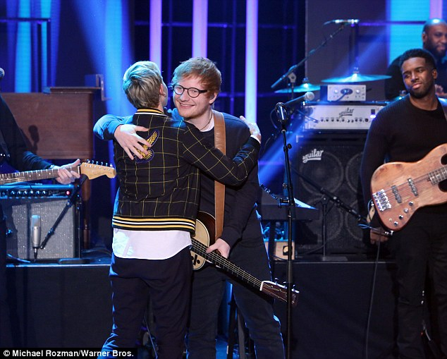 瘦身成功！紅髮艾德相隔一年回顧葛萊美照片　驚呼：天啊，原來我這麼肥！