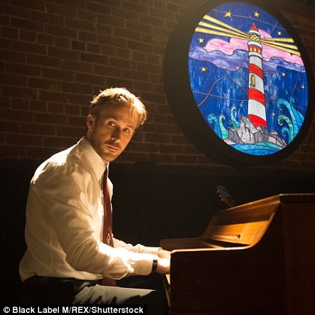 你的男神居然這麼全能！雷恩葛斯林《樂來越愛你》狂秀鋼琴技能幕後片段曝光！