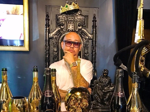 GD、小賈都被這位韓裔珠寶商給「框」了！他的朋友圈讓人羨慕到想哭