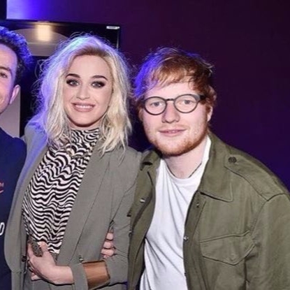 凱蒂佩芮巧遇紅髮艾德開心大聊　網友：泰勒絲已經準備把你寫進歌裡！