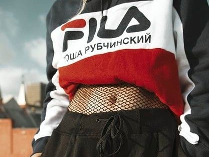 就是愛這大 LOGO 啦!老牌「FILA」再推新品 網友:真的越出越好看!