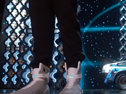 奧斯卡頒獎典禮男星穿上 Nike Mag《回到未來》這一雙！