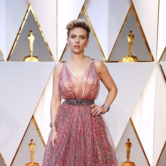 真正復仇者聯盟！史嘉蕾喬韓森奧斯卡紅毯被「怒罵」　山繆傑克森生氣的原因是...