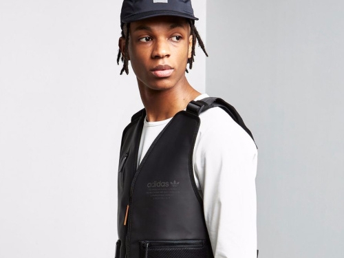 物理防禦力 +10！adidas 「badass」系列推出都市冒險型男配件組