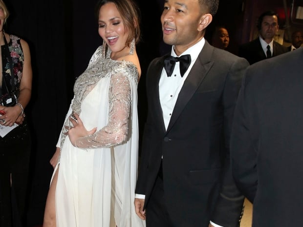 根本是段子手！約翰傳奇老婆 Chrissy Teigen 推特超有哏　已經成為美國網路紅人！