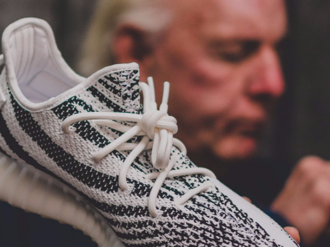 肯伊威斯特向職業摔角選手致敬　送上一堆 YEEZY Boost 350 讓人超羨慕