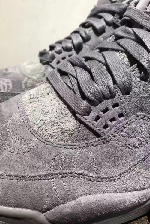 KAWS x Air Jordan 4 搶先著用　就連樣品也在 e-bay 飆到天價了！