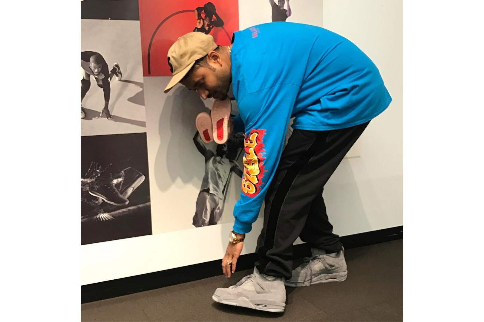 KAWS x Air Jordan 4 搶先著用　就連樣品也在 e-bay 飆到天價了！