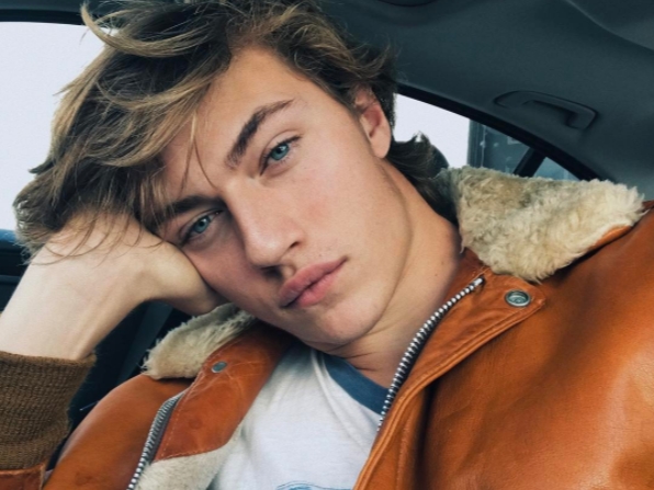 18 歲鮮肉 Lucky Blue Smith 自曝要當爸！跟 26 歲女友曬恩愛照公佈喜訊