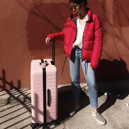 最近在 Instagram 上好紅的人氣粉紅色行李箱，原來是來自這個品牌！