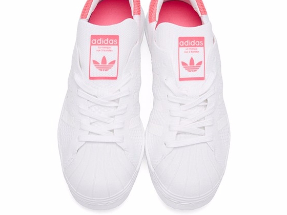 今夏復古潮流大熱！adidas Originals 推出 Superstar 80s 織紋復刻版，並換上女生大愛的橙紅配色！