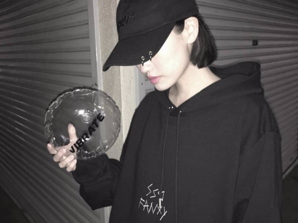 棒球帽買了沒？韓國超夯「街頭品牌 VIBRATE」連 CL 都溺愛不已！