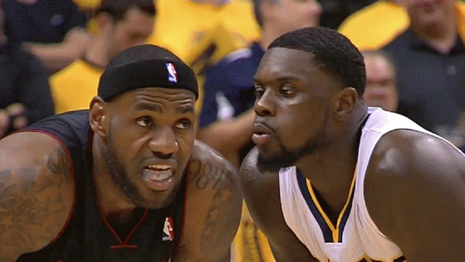 爆笑!「吹耳哥」進攻卻自行滑倒超糗 Lance Stephenson 惡搞影片自嘲!