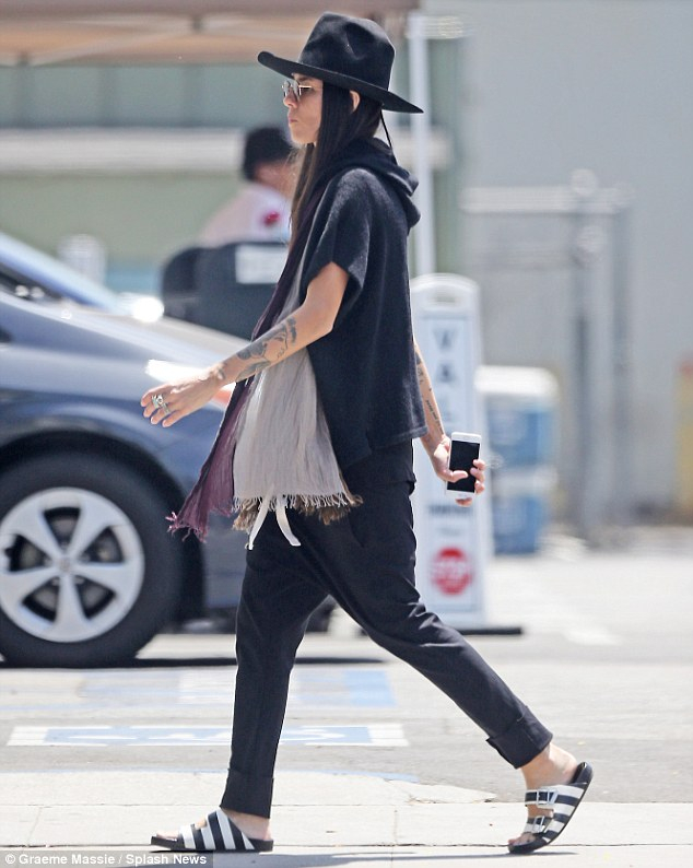 與前女友復合？強尼戴普前妻安柏赫德　再與藝術家 Tasya van Ree 相聚！