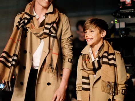 最會賺的 14 歲!羅密歐貝克漢收下「這個」驚人酬勞 加盟 Burberry 最新代言廣告!