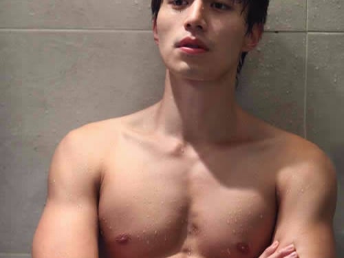 有一種魅力叫成熟！盤點6位日韓35歲以上的 星級大叔男神