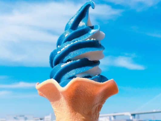 Instagram 上的人氣之選！這杯藍白色扭紋雪糕並非出自什麼甜品店，原來是來自這兒！