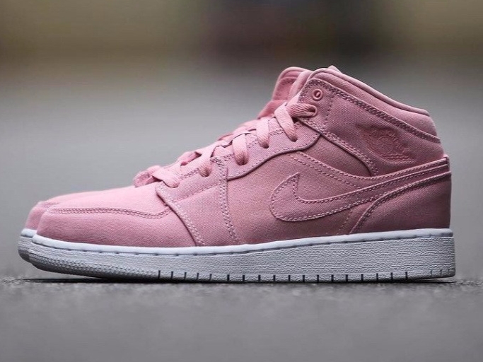 就是對粉色沒有抵抗力！這對 Air Jordan 1 絕對是為女生而設！