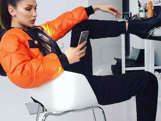 #StyleFile:只要你細心留意 Bella Hadid 的街拍造型,就會發現她比姐姐更懂穿搭!