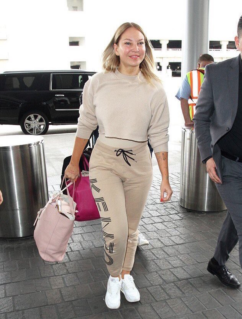 sia 脱下招牌假发现身 网友疑惑:脸怎麼好像长得不太一样了.