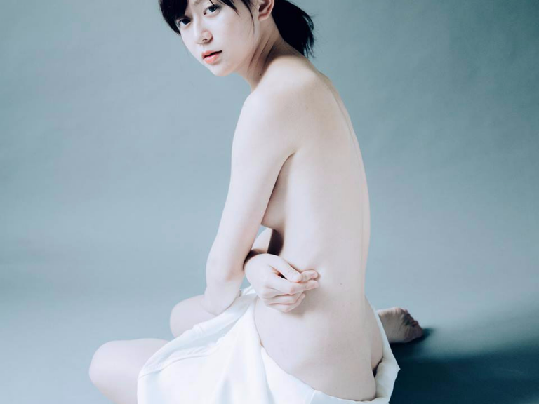 【野生抓正妹❤】眼神無辜好想呼呼！天使系正妹護理師讓網友直呼：「我生病了！需要被照顧」