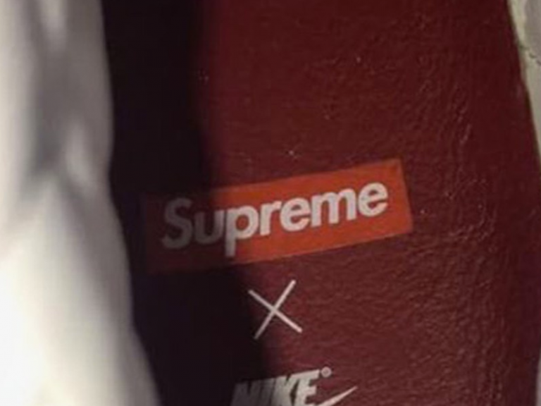 Supreme x Nike Dunk High 碟照曝光！有網友說 2015 年就有聯名的消息了？
