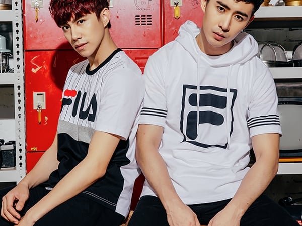 經典大 LOGO 再掀潮流！ FILA 復古大學 Tee 強勢回歸街頭 