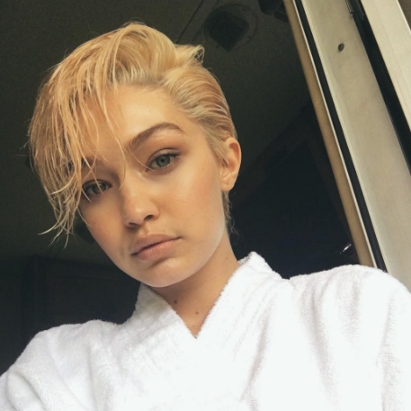 吉吉哈蒂德也剪了「麥莉短髮」？粉絲大崩潰：NO！長髮明明最正！