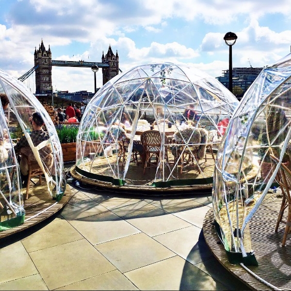 又一個 Instagram 打卡必到之處！英國泰晤士河旁的泡沫玻璃屋，溫暖得讓你回憶起兒時夢想！