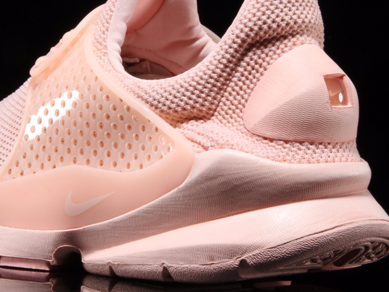 整個春天讓妳踩在腳下！少女必收 Nike Sock Dart 「北極粉」