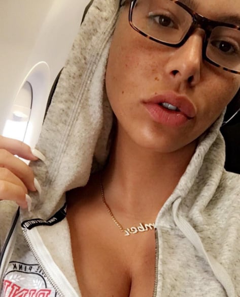 肯伊火辣前女友 Amber Rose 難得素顏上街　大尺寸豐臀辨識度實在太高！