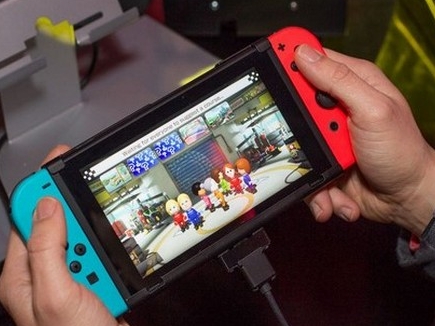 媽媽不肯買任天堂 Switch 給他　日本小五生只好自己用紙板做出一個...