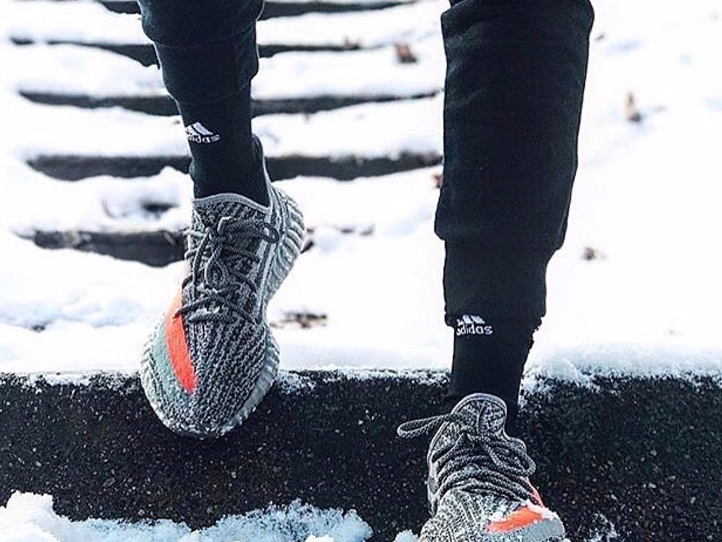 先別急著買炒價！YEEZY V2 灰橘傳將再度「變種」回歸！