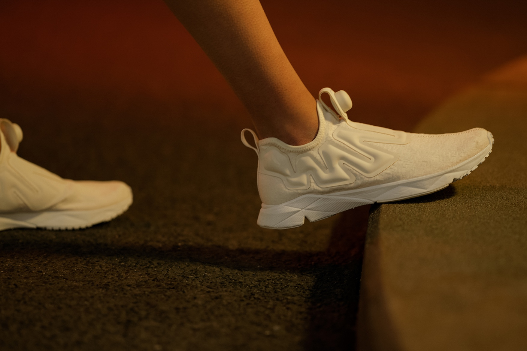 女孩再心動一波!Reebok X Vetements 推出少女粉、奶油白 就是要妳無法抵抗!