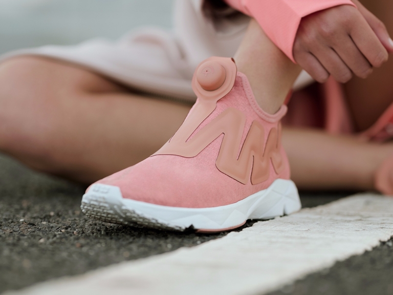 女孩再心動一波！Reebok X Vetements 推出少女粉、奶油白　就是要妳無法抵抗！